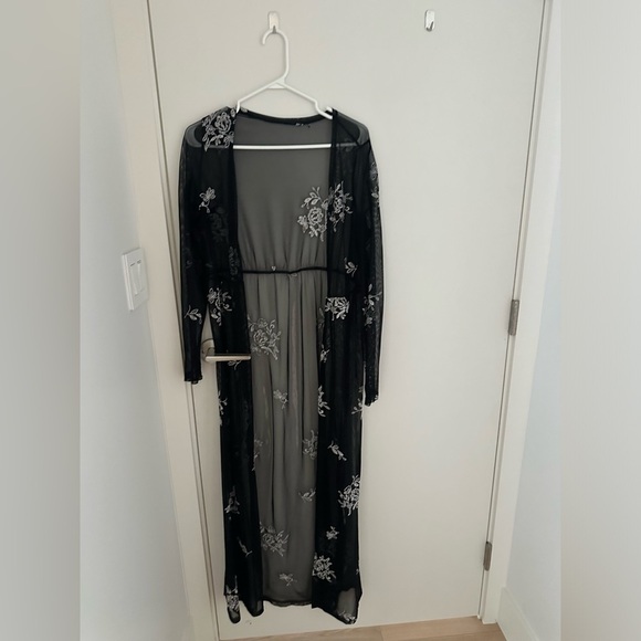 Forever 21 Sheer Lacy Kimono - Picture 1 of 2